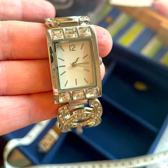 aMaZiNg ! Vintage Crystal Watch 🩷! - Picture 2 of 7